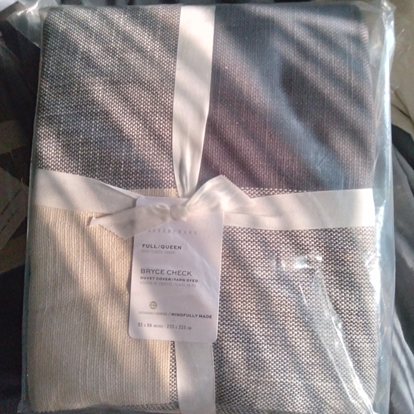 Pottery Barn Charcoal Buffalo plaid duvet cover & 2 shams - Picture 1 of 2
